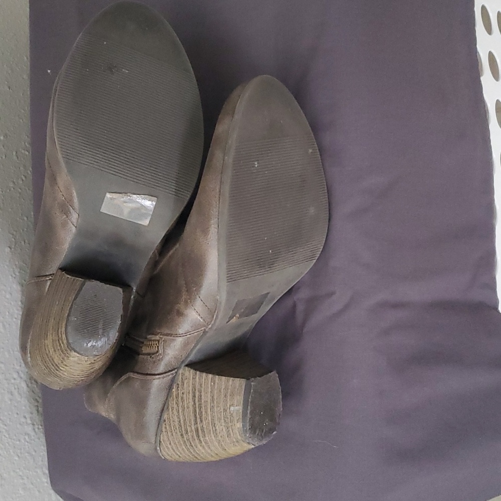 Shi Booties - Picture 5 of 5